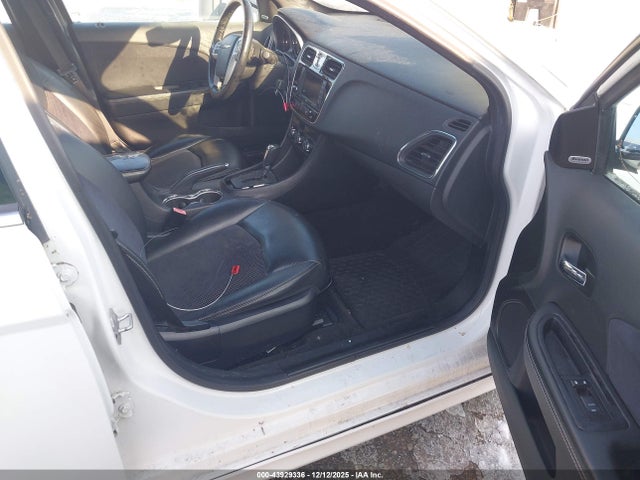 Chrysler 200 Limited 2014 1C3CCBCG2EN180119 Image 5