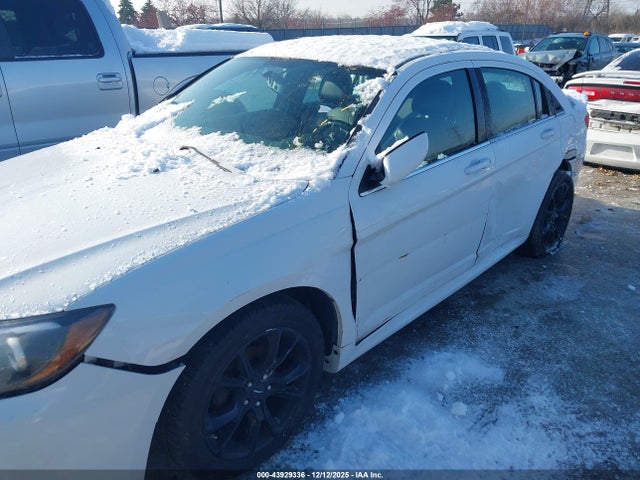 Chrysler 200 Limited 2014 1C3CCBCG2EN180119 Image 6