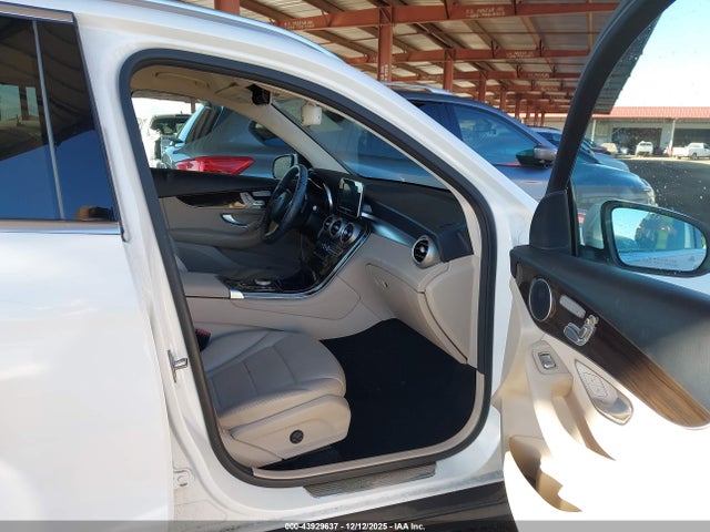 WDC0G4JB2KF562382 Mercedes-Benz GLC 300