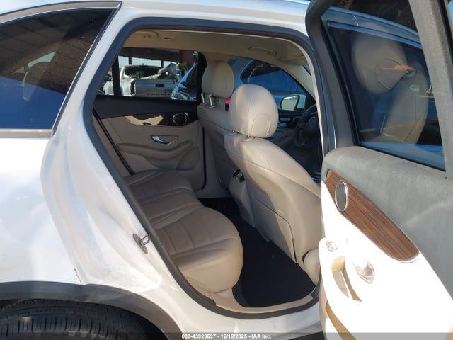 WDC0G4JB2KF562382 Mercedes-Benz GLC 300