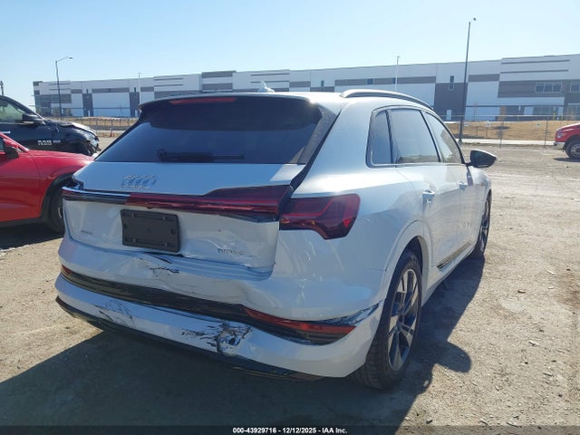 2022 AUDI E-TRON WA1AABGE0NB023671 Photo 3