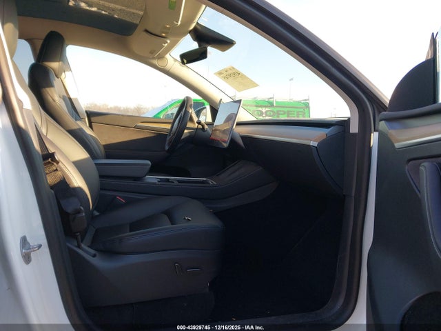 2023 TESLA MODEL Y 7SAYGDEE9PA059683 Photo 4