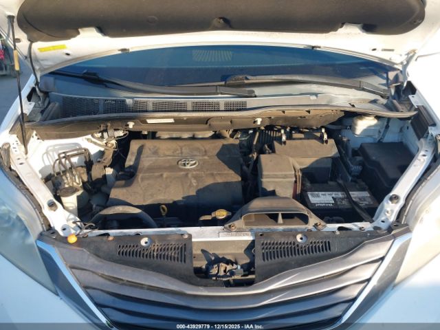 2011 TOYOTA SIENNA 5TDYK3DC7BS002833 Photo 9