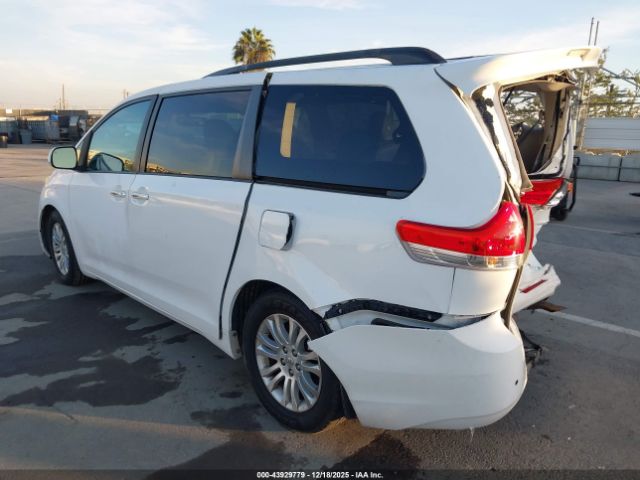 2011 TOYOTA SIENNA 5TDYK3DC7BS002833 Photo 2