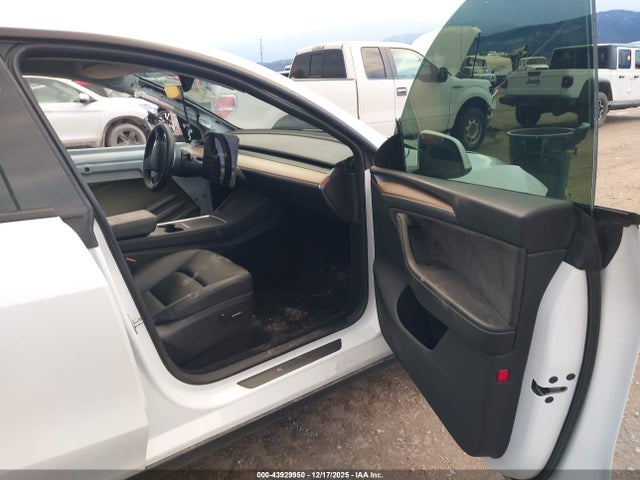 2023 TESLA MODEL Y 7SAYGDEE8PA145633 Photo 4