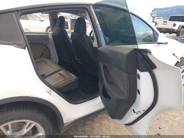 2023 TESLA MODEL Y 7SAYGDEE8PA145633 Photo 7