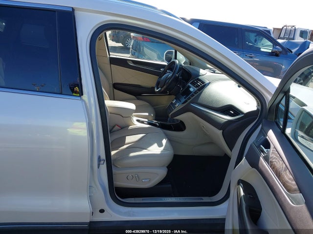 2019 LINCOLN MKC 5LMTJ3DH8KUL31599 Photo 4