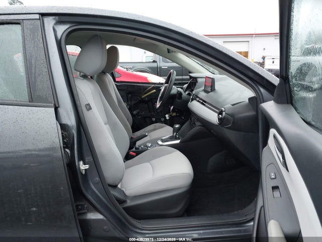 3MYDLBYV5KY508740 Toyota YARIS LE