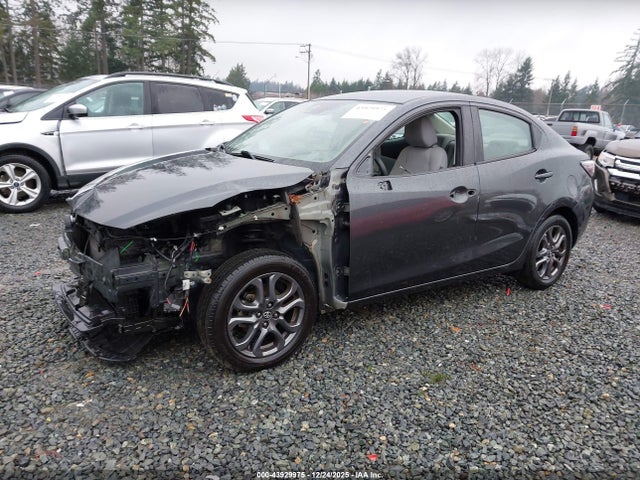 3MYDLBYV5KY508740 Toyota YARIS LE