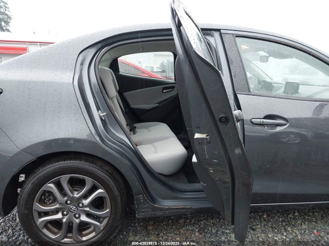 3MYDLBYV5KY508740 Toyota YARIS LE