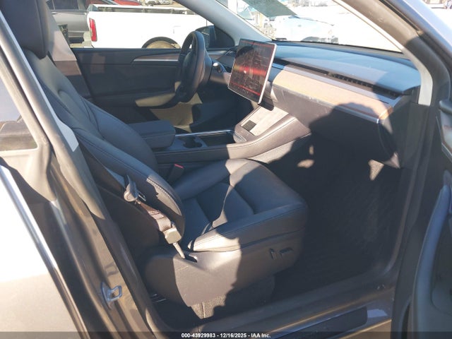 2025 TESLA MODEL Y 7SAYGAEE3SF226159 Photo 4