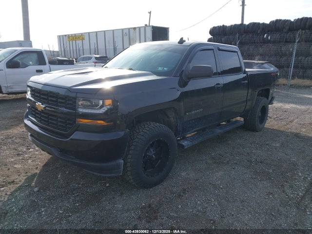3GCUKPEH4JG211086 Chevrolet Silverado 1500 Custom