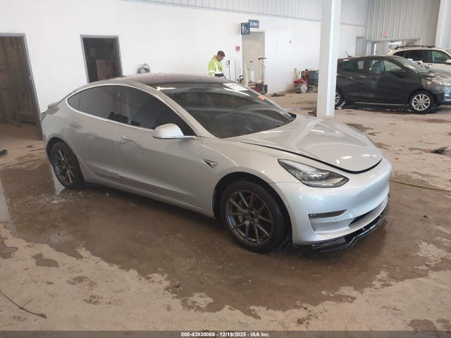 2018 TESLA MODEL 3 5YJ3E1EA0JF037445 Photo 0