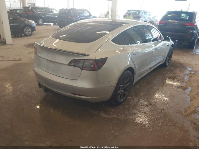 2018 TESLA MODEL 3 5YJ3E1EA0JF037445 Photo 3