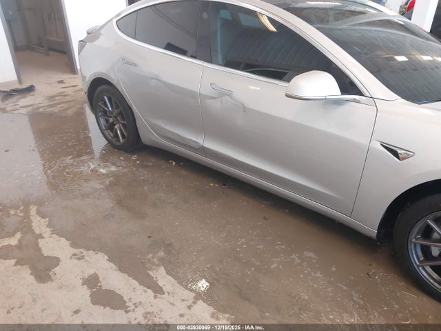 2018 TESLA MODEL 3 5YJ3E1EA0JF037445 Photo 5