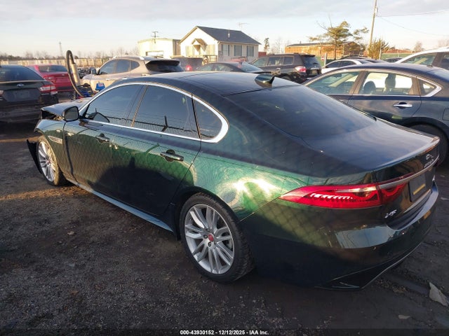 2022 JAGUAR XF SAJBL4GX9NCY90807 Photo 2