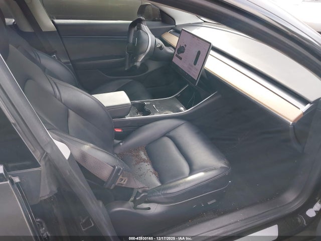2018 TESLA MODEL 3 5YJ3E1EB2JF090334 Photo 4