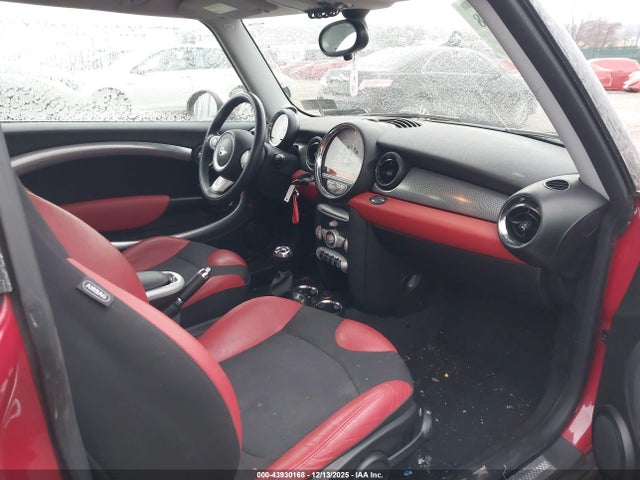 2008 MINI COOPER S CLUBMAN WMWMM33588TP71277 Photo 4