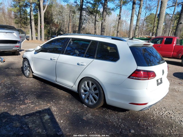2018 VOLKSWAGEN GOLF SPORTWAGEN 3VWL17AU9JM762159 Photo 2