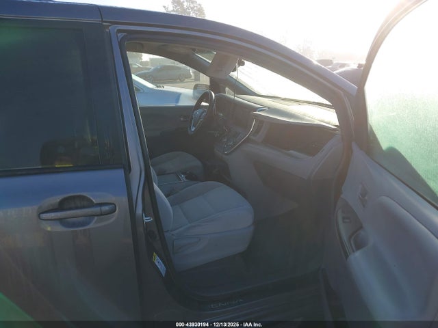 Toyota Sienna 2015 5TDKK3DC4FS669211 Image 19