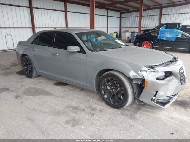 2019 CHRYSLER 300 2C3CCABG8KH585482