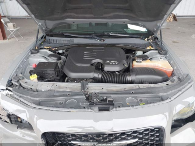 2019 CHRYSLER 300 2C3CCABG8KH585482 Photo 9