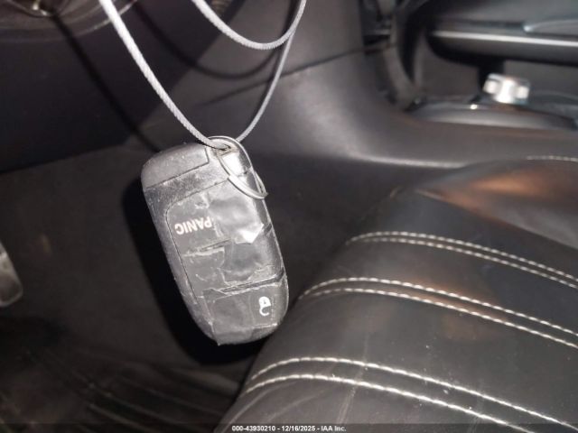 2019 CHRYSLER 300 2C3CCABG8KH585482 Photo 10