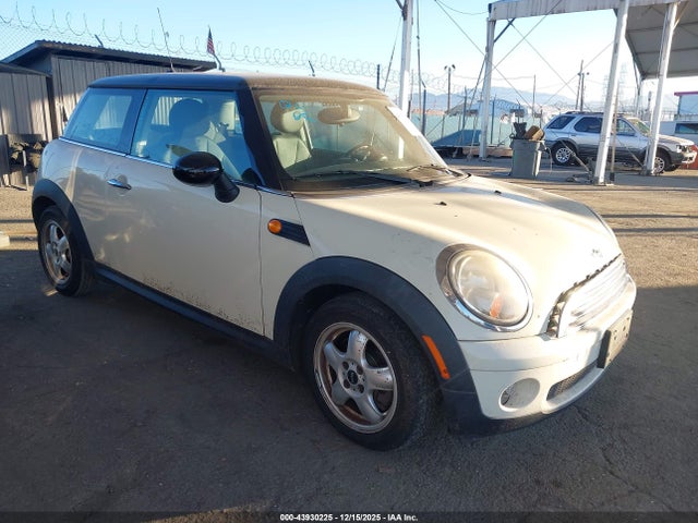 2010 MINI COOPER WMWMF3C50ATZ66659 Photo 0