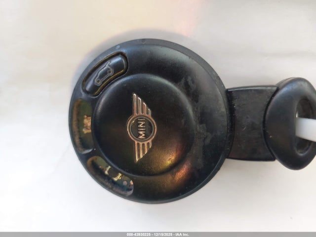 2010 MINI COOPER WMWMF3C50ATZ66659 Photo 10