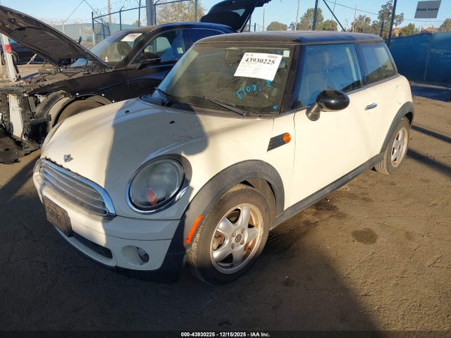 2010 MINI COOPER WMWMF3C50ATZ66659 Photo 1