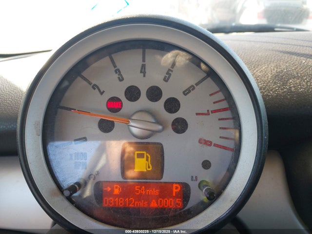 2010 MINI COOPER WMWMF3C50ATZ66659 Photo 6
