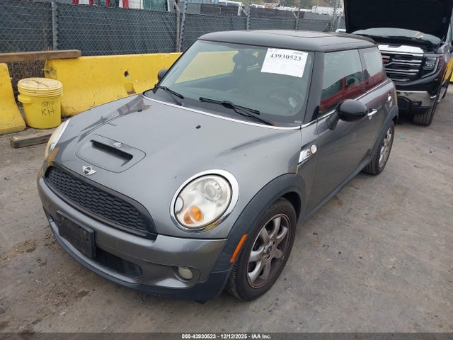 2009 MINI COOPER S WMWMF73549TW85502 Photo 1