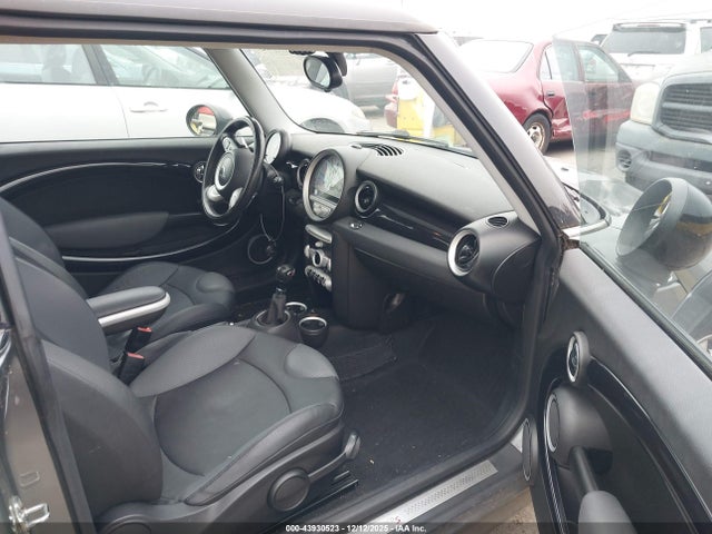 2009 MINI COOPER S WMWMF73549TW85502 Photo 4