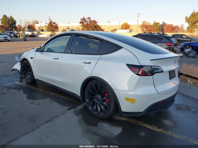 2022 TESLA MODEL Y 7SAYGDEF0NF522223 Photo 2