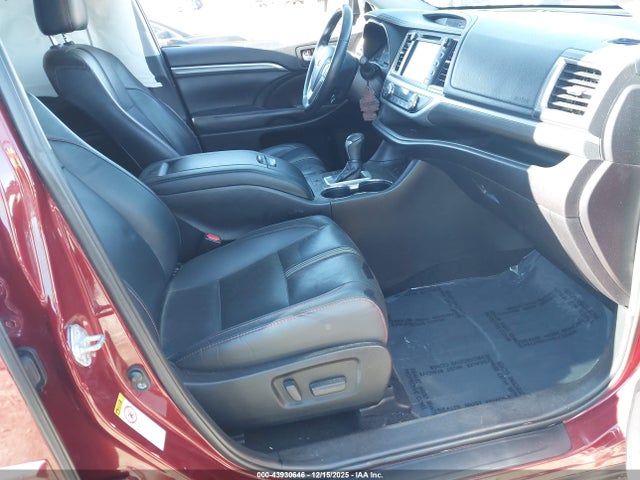 5TDKZRFH0KS318118 Toyota Highlander Se