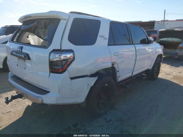 2019 TOYOTA 4RUNNER JTEBU5JR2K5662574 Photo 3