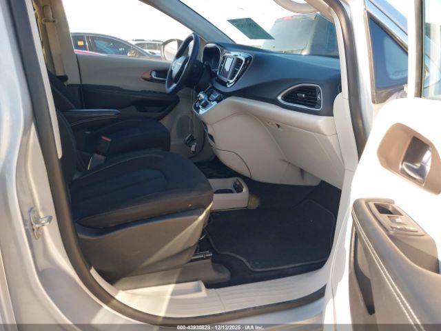 2023 CHRYSLER VOYAGER 2C4RC1CG4PR606902 Photo 4