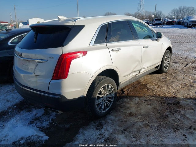 2017 CADILLAC XT5 1GYKNDRS3HZ185538 Photo 3