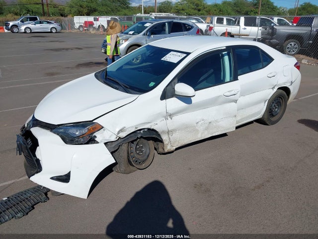 Toyota COROLLA LE 2017 5YFBURHE3HP589189 Image 2