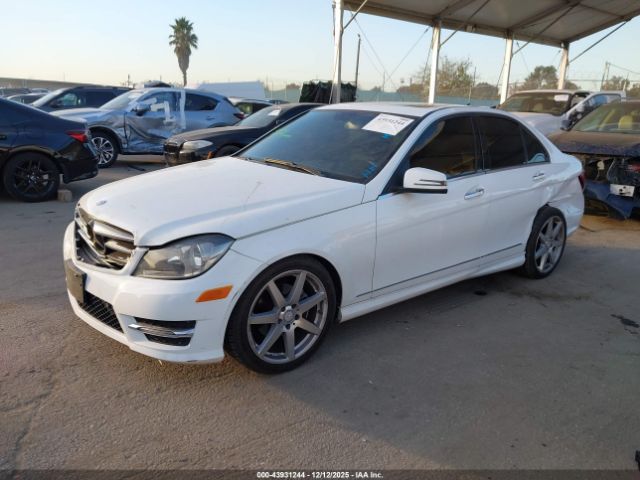 2014 MERCEDES-BENZ C 250 WDDGF4HB9EG237049 Photo 1
