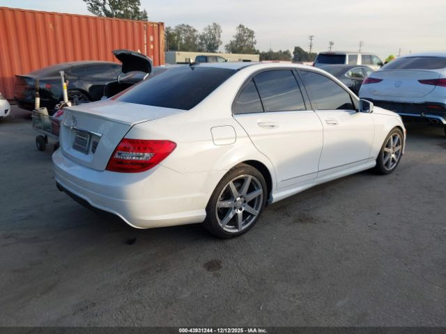 2014 MERCEDES-BENZ C 250 WDDGF4HB9EG237049 Photo 3