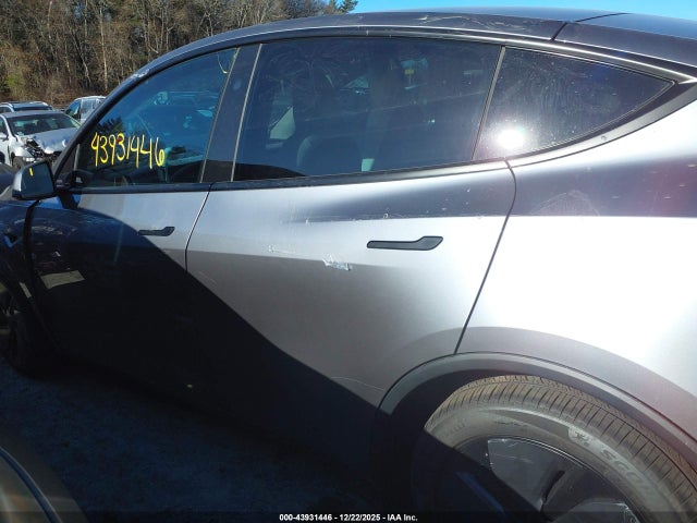 Tesla Model Y Rwd 2026 7SAYGDED5TA459256 Image 15