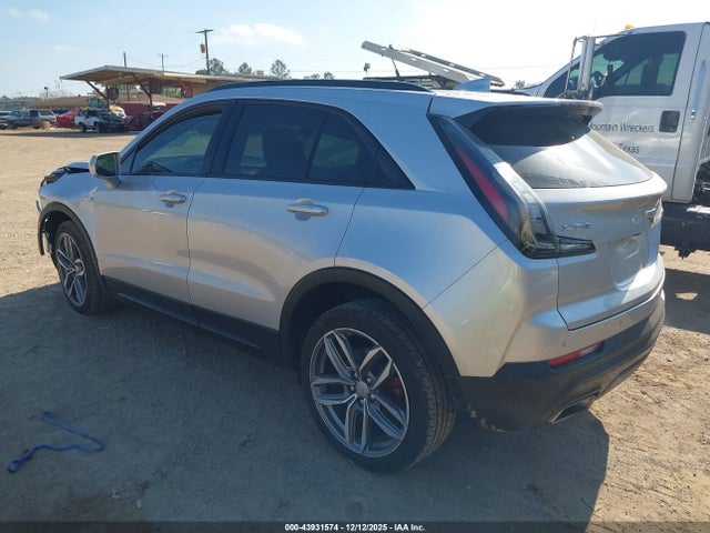 2021 CADILLAC XT4 1GYFZER49MF000630 Photo 2