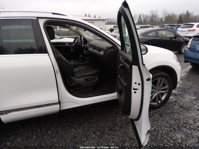 2016 VOLKSWAGEN TOUAREG WVGEF9BP2GD012555 Photo 4