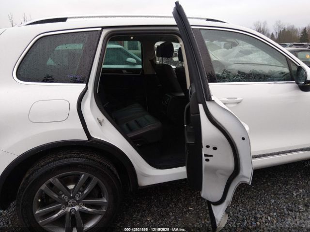 2016 VOLKSWAGEN TOUAREG WVGEF9BP2GD012555 Photo 7