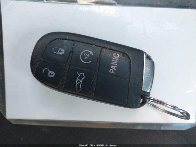 43931775 :رقم المزاد ، 1C3CCCAB8FN626904 vin ، 2015 Chrysler 200 Limited مزاد بيع