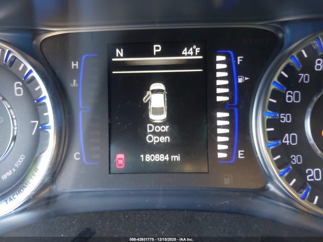 43931775 :رقم المزاد ، 1C3CCCAB8FN626904 vin ، 2015 Chrysler 200 Limited مزاد بيع