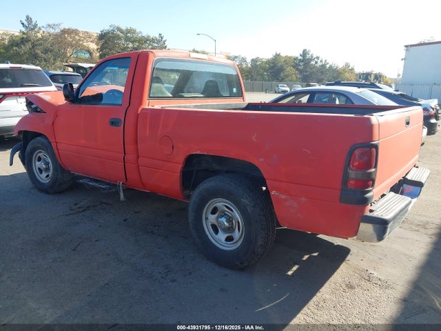 2000 DODGE RAM 1500 1B7HC16X0YS620240 Photo 2