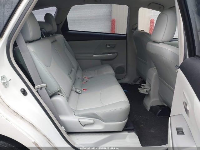 JTDZN3EU2EJ011637 Toyota Prius V Five