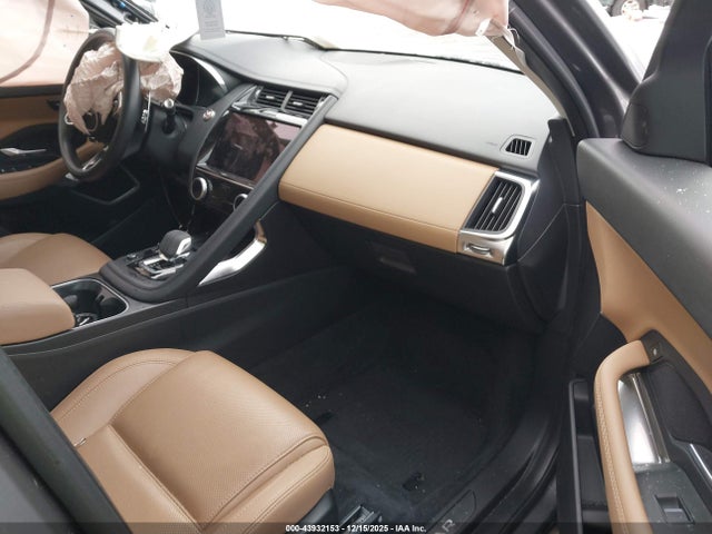 2022 JAGUAR E-PACE SADFP2FX7N1028888 Photo 4